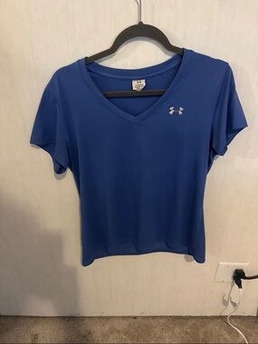 Under Armour Women’s Royal Blue V-Neck Short Sleeve Performance Tee
